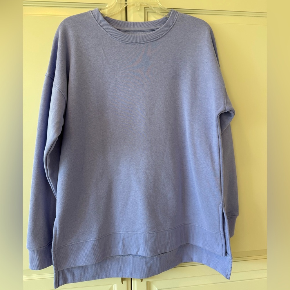 NWT Tek Gear sweatshirt. Size Medium.